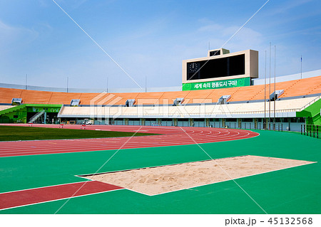 トラック スタジアム 競技場の写真素材