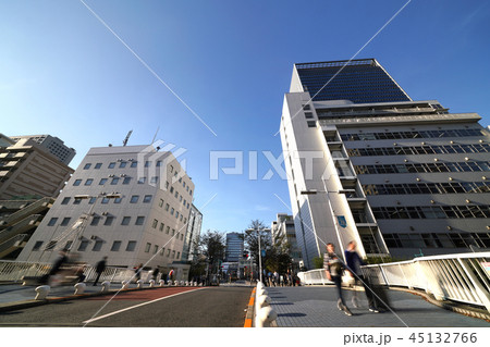 日本の東京都市景観 新芝橋から望む田町駅や超高層ビル(画面右上) 日本の東京都市景観 新芝橋から望む田町駅や超高層ビル(画面右上) 45132766