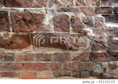 旧日本帝国陸軍東京砲兵工廠跡の基礎用レンガ 旧日本帝国陸軍東京砲兵工廠跡の基礎用レンガ 45133225