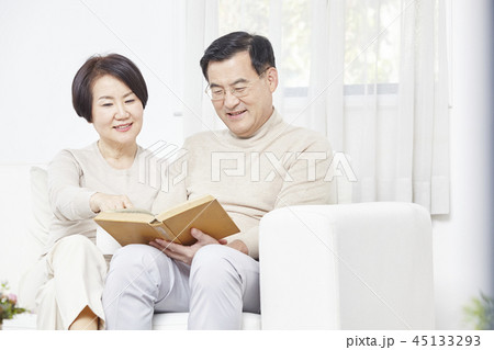 夫婦 カップル 読書 45133293