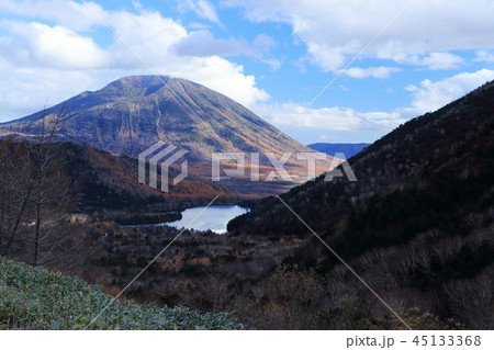 金精峠から望む晩秋の日光男体山 金精峠から望む晩秋の日光男体山 45133368