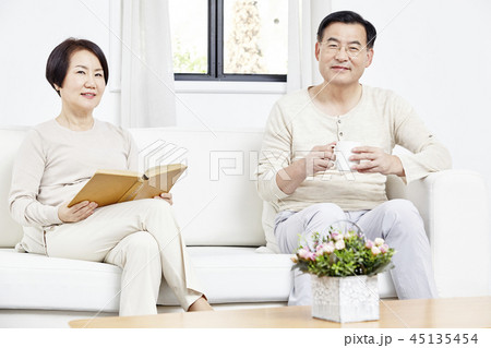 夫婦 カップル 読書 45135454