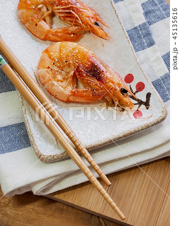 エビ アジア 食べ物の写真素材