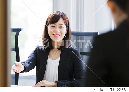 面接 就職活動 ビジネス 女性 オフィス ビジネスウーマン 面接 就職活動 ビジネス 女性 オフィス ビジネスウーマン 45140228
