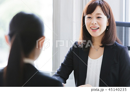 面接 就職活動 ビジネス 女性 オフィス ビジネスウーマン 面接 就職活動 ビジネス 女性 オフィス ビジネスウーマン 45140235