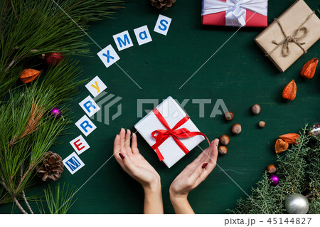 happy holidays Christmas new year tree gifts 45144827