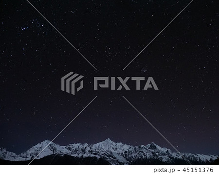 中国雲南省・徳欽 夜の梅里雪山と星空/ night sky over Mt. Meili 中国雲南省・徳欽 夜の梅里雪山と星空/ night sky over Mt. Meili 45151376