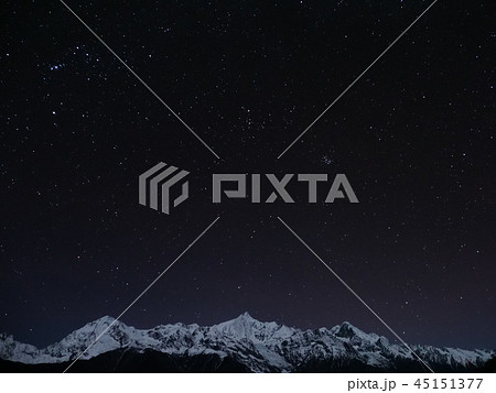 中国雲南省・徳欽 夜の梅里雪山と星空/ night sky over Mt. Meili 中国雲南省・徳欽 夜の梅里雪山と星空/ night sky over Mt. Meili 45151377