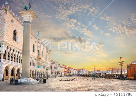 Doge's Palace and Grand Canal wharf, Venice Doge's Palace and Grand Canal wharf, Venice 45151796