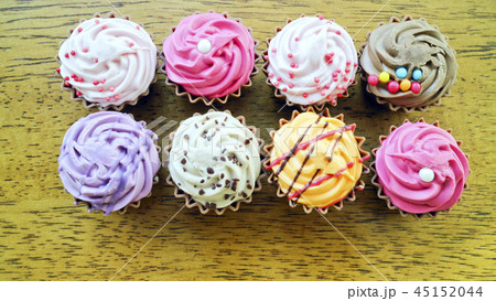 Top view of rows of colorful delicious cupcakes 45152044