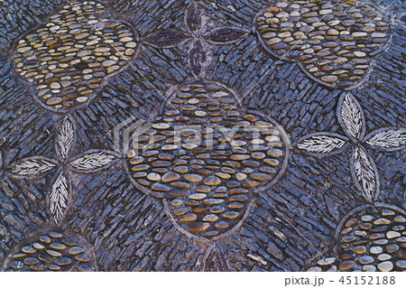 Patterns laid out of pebbles in garden 45152188