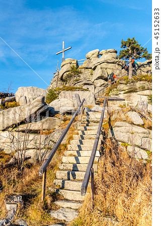 Granite rock formation with wooden cross on the top of Hochstein near Dreisesselberg, Tristolicnik Granite rock formation with wooden cross on the top of Hochstein near Dreisesselberg, Tristolicnik 45152633