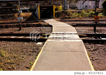 中央本線初狩駅の側線にある踏切 45157611