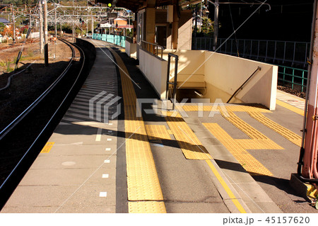 中央本線初狩駅のプラットホーム(2) 45157620