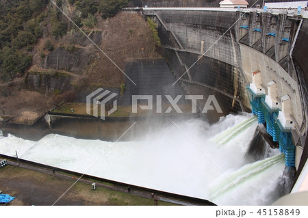 天ケ瀬ダムの放水 天ケ瀬ダムの放水 45158849