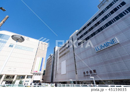 秋晴れの北千住駅前の風景 秋晴れの北千住駅前の風景 45159035