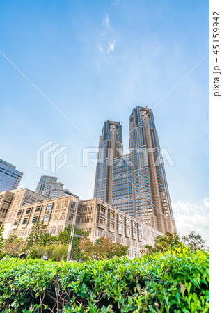 秋晴れの西新宿周辺の都市風景 秋晴れの西新宿周辺の都市風景 45159942
