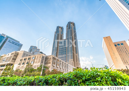 秋晴れの西新宿周辺の都市風景 秋晴れの西新宿周辺の都市風景 45159943