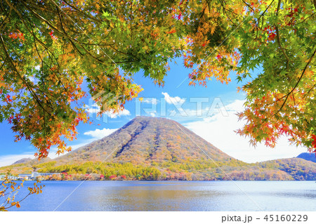 紅葉と榛名山 45160229