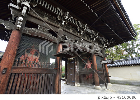 清涼寺（嵯峨釈迦堂）　仁王門　阿吽の金剛力士 45160686