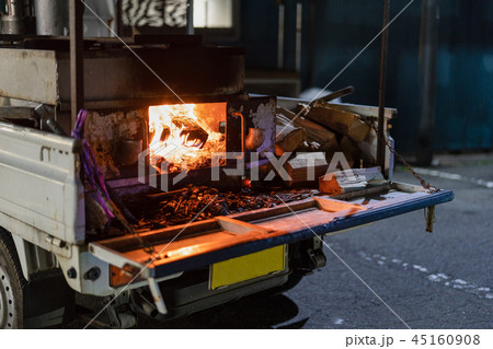 焼き芋屋さんの軽トラの写真素材 [45160908] - PIXTA