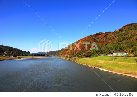 最上川さみだれ大堰　最上川紅葉 45161286
