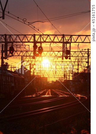 夕暮れの線路 45161755