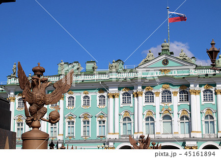 宮殿広場から見たエルミタージュ美術館 45161894