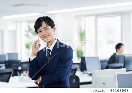 ビジネスマン、オフィス、スーツ、電話 45163643