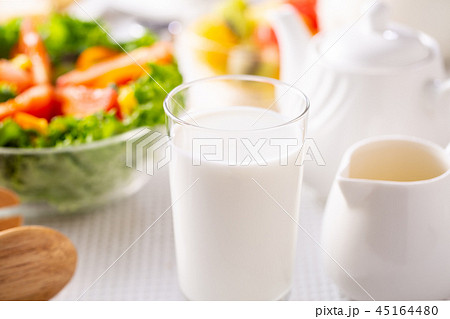 朝食〜牛乳 45164480