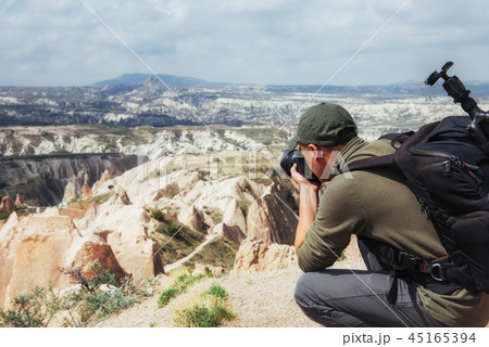 Photographer sandstone cliff and observing the natural landscape 45165394