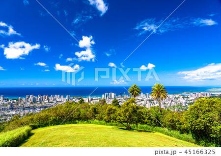 ハワイ ホノルルのパノラマ風景 タンタラスの丘よりの写真素材