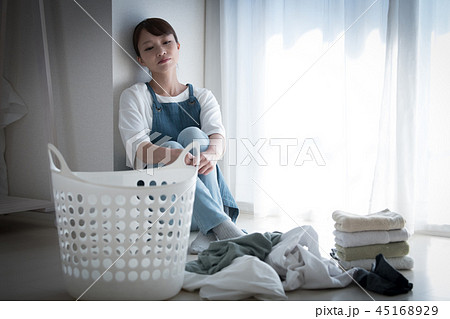 家事に疲れた30代の主婦 日本人女性 45168929