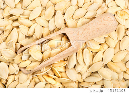 Pumpkin seeds in shell 45171103