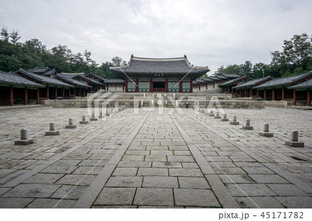 Gyeonghui gung Palace Scenery 45171782