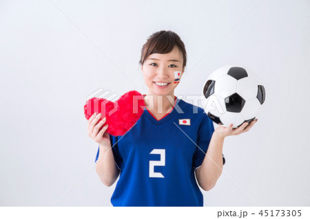 サッカー好きの女性の写真素材 サッカー好きの女性の写真素材