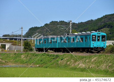 和歌山線を走る105系普通2両 45174672