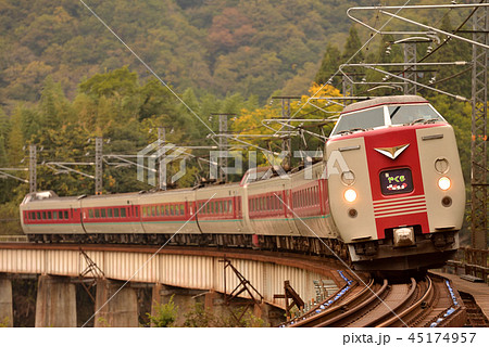 伯備線を走る381系L特急やくも7両 45174957