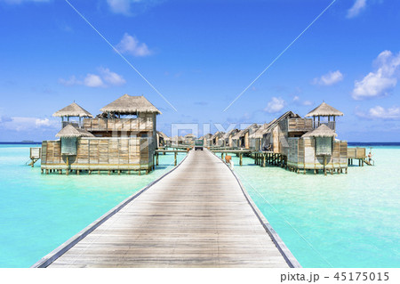 インド洋の美しいサンゴ礁の海 45175015