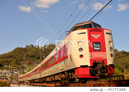 伯備線を走る381系L特急やくも4両 45175366