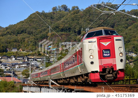 伯備線を走る381系L特急やくも4両 伯備線を走る381系L特急やくも4両 45175369