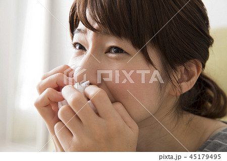 泣く女性 泣く女性 45179495