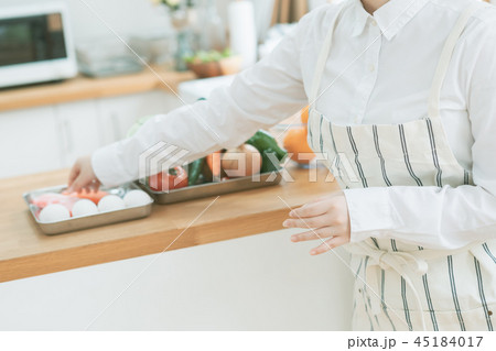 Housework 45184017
