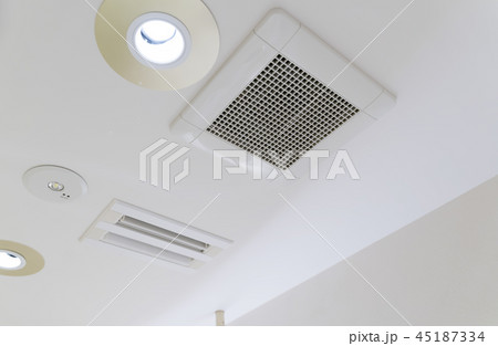 トイレ・洗面室の天井　換気扇　エアコン 45187334