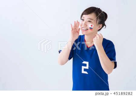 応援する女性サポーター 応援する女性サポーター 45189282