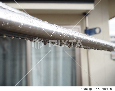 雨の物干し竿 雨の物干し竿 45190416