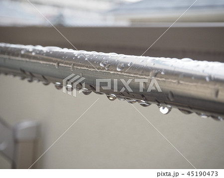 雨の物干し竿 雨の物干し竿 45190473