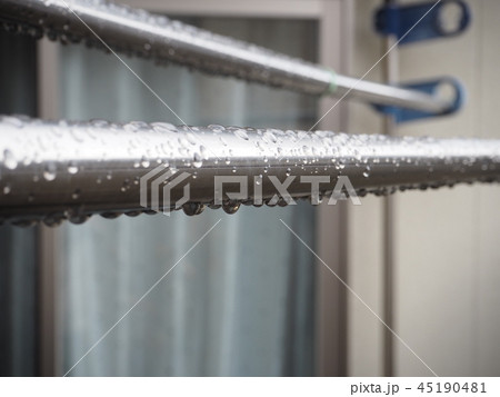 雨の物干し竿 雨の物干し竿 45190481
