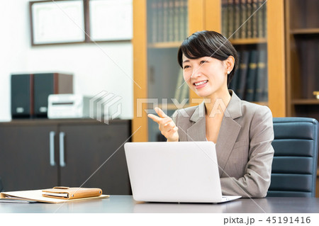 女性社員 個人事務所 司法書士 会計士 女性社員 個人事務所 司法書士 会計士 45191416