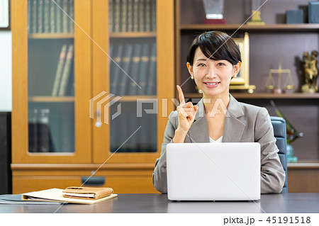 女性社員 個人事務所 司法書士 会計士 女性社員 個人事務所 司法書士 会計士 45191518